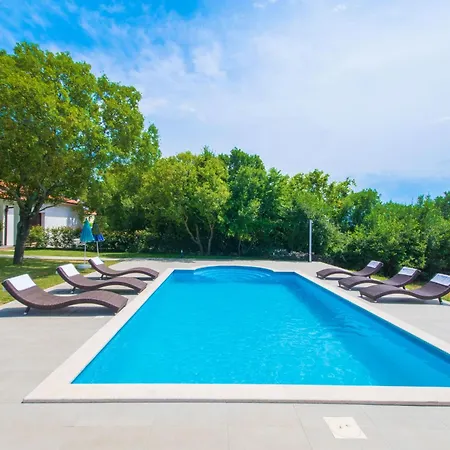 Klara, Beautiful And Secluded Close To The Casa vacanze Ubasico