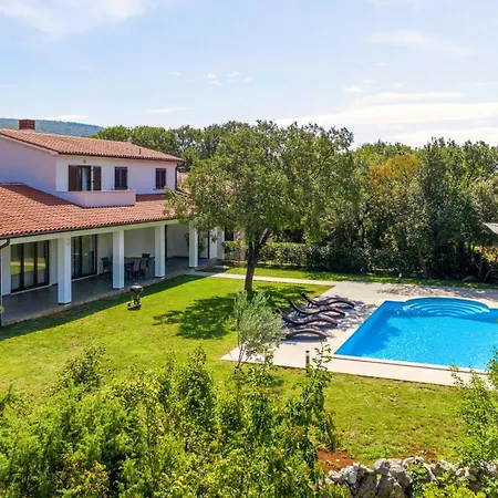 Klara, Beautiful And Secluded Close To The Ubasico