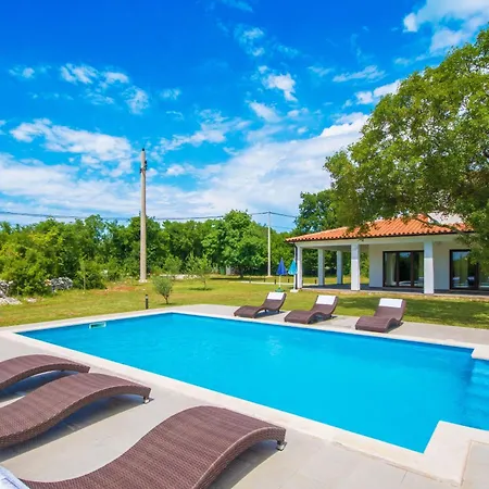 Klara, Beautiful And Secluded Close To The * Ubasico